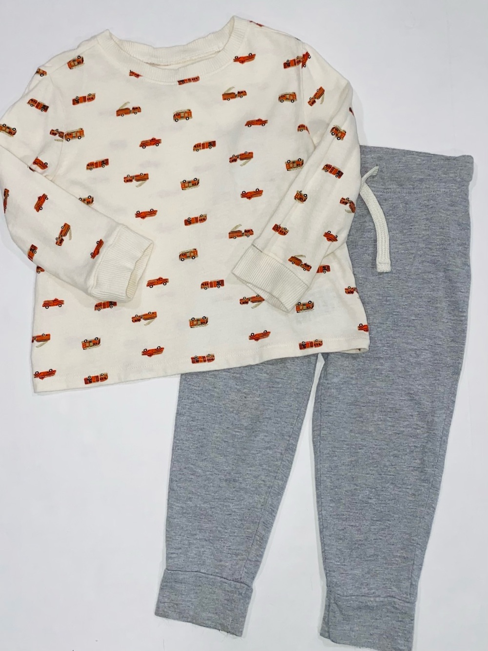 Old Navy Toddler Boys’ Firetruck Print 2-piece Outfit Cream, Red, Gray Size 2T
